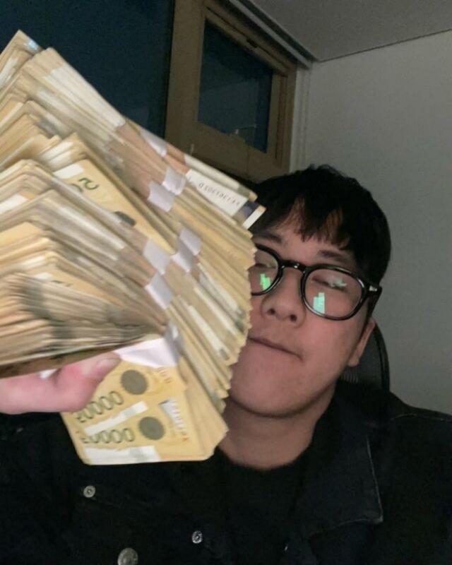 "역사의 아픔 모욕"…'故 노무현 비하' 리치 이기, 래퍼들도 등 돌렸다