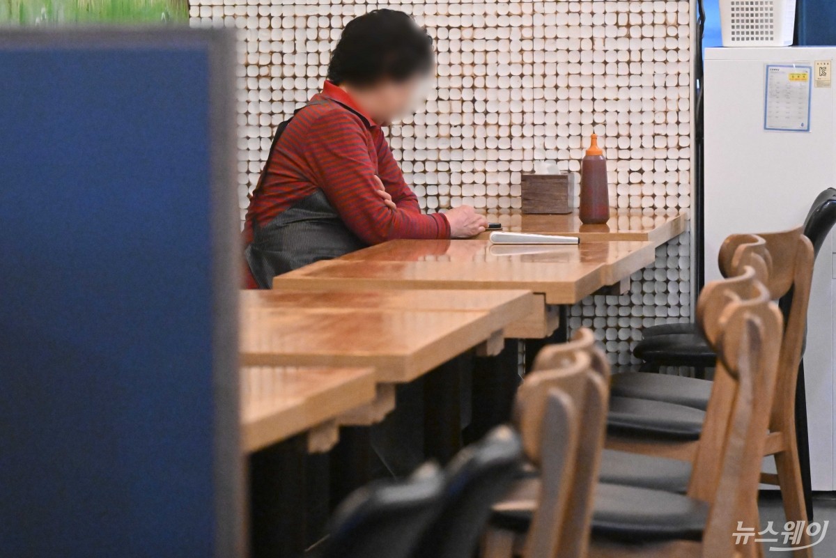자영업자 전기요금 폭탄 막는다…'저녁 장사' 사장님들 웃는 이유 자영업자 전기요금 폭탄 막는다…'저녁 장사' 사장님들 웃는 이유