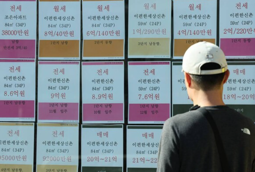 10억 집인데 3억 받고 나가라니…“이러다 집값 떨어진다” 아파트서 무... 10억 집인데 3억 받고 나가라니…“이러다 집값 떨어진다” 아파트서 무...