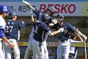 두산 역전 만루포: 24년 만 KBO 역대 2번째 이틀 연속 역전 만루포 기록 두산 역전 만루포: 24년 만 KBO 역대 2번째 이틀 연속 역전 만루포 기록