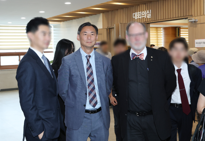 경찰, '부정선거 주장' 모스 탄 교수 출국정지 신청 경찰, '부정선거 주장' 모스 탄 교수 출국정지 신청