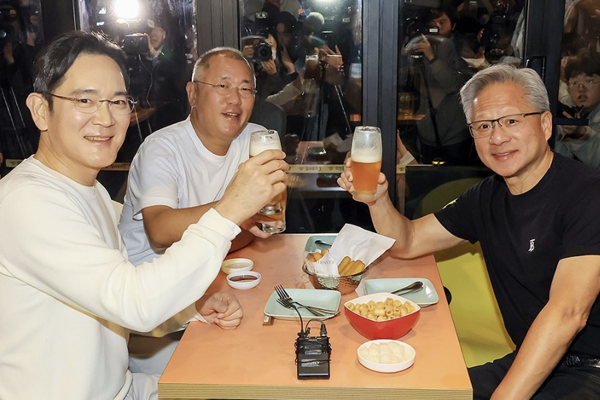 엔비디아 젠슨 황과 재계 총수 '제2 깐부 모임', 서울 성수동에서 최태... 엔비디아 젠슨 황과 재계 총수 '제2 깐부 모임', 서울 성수동에서 최태...
