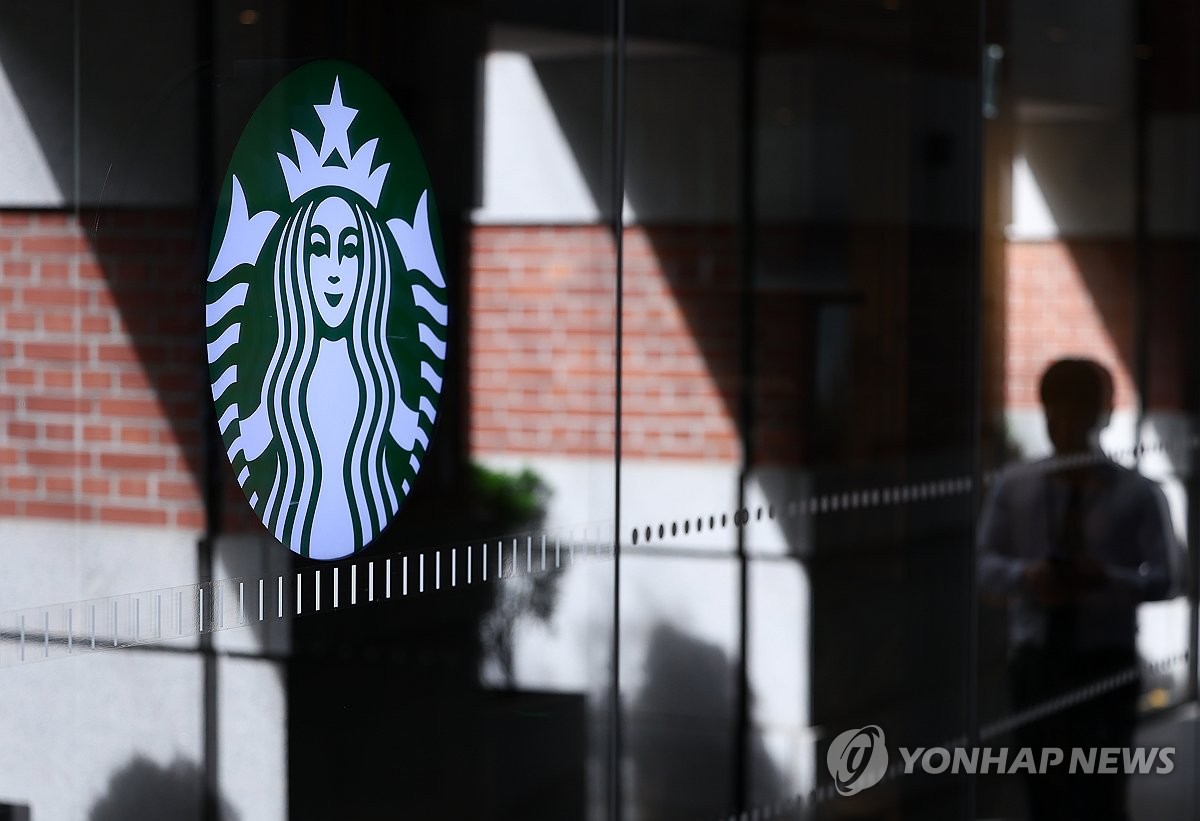 스타벅스 선불카드 전액 환불 첫날, 오프라인은 조용했지만 온라인은 '... 스타벅스 선불카드 전액 환불 첫날, 오프라인은 조용했지만 온라인은 '...