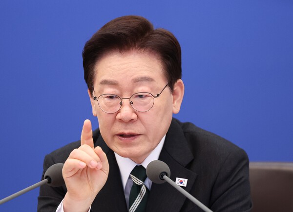 이 대통령 "사회 혼란·경제 피해 초래한 허위정보, 반드시 엄단" 이 대통령 "사회 혼란·경제 피해 초래한 허위정보, 반드시 엄단"