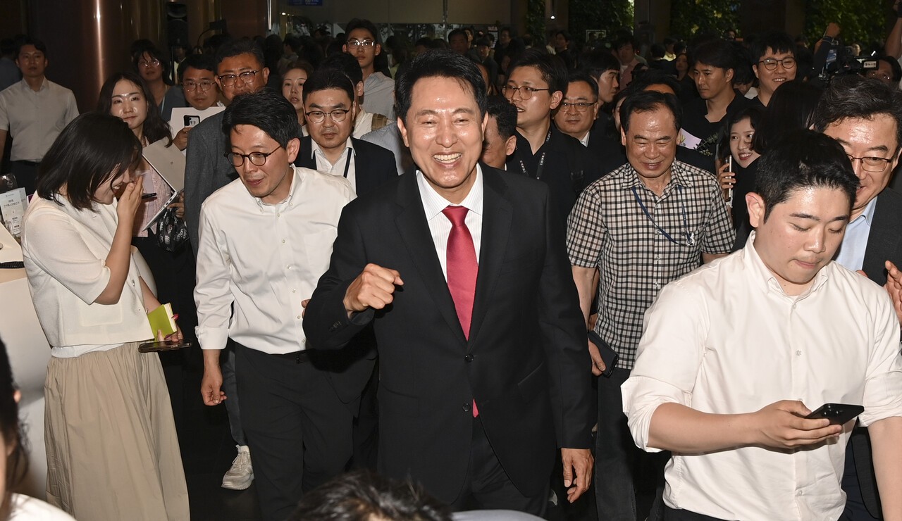 민주당, 지방선거서 12곳 석권…승부처 서울에선 '패배'