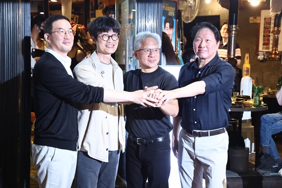 3. 시구 이후 예정된 깐부치킨 재회, 최태원 SK 회장과의 협력 심화 3. 시구 이후 예정된 깐부치킨 재회, 최태원 SK 회장과의 협력 심화