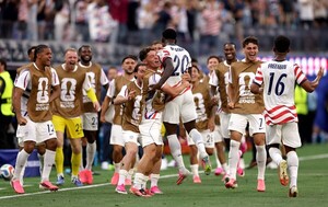 열광에 바진 美, 발로건 멀티골 폭발… 3-0으로 파라과이전 전반 마무리