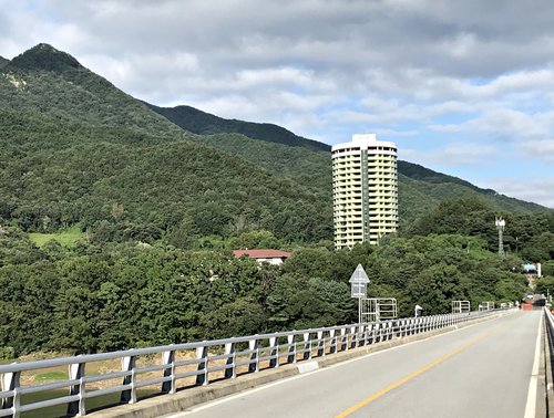 유튜브 보고 충주 폐리조트 찾았다가…옥상서 30대 시신 발견