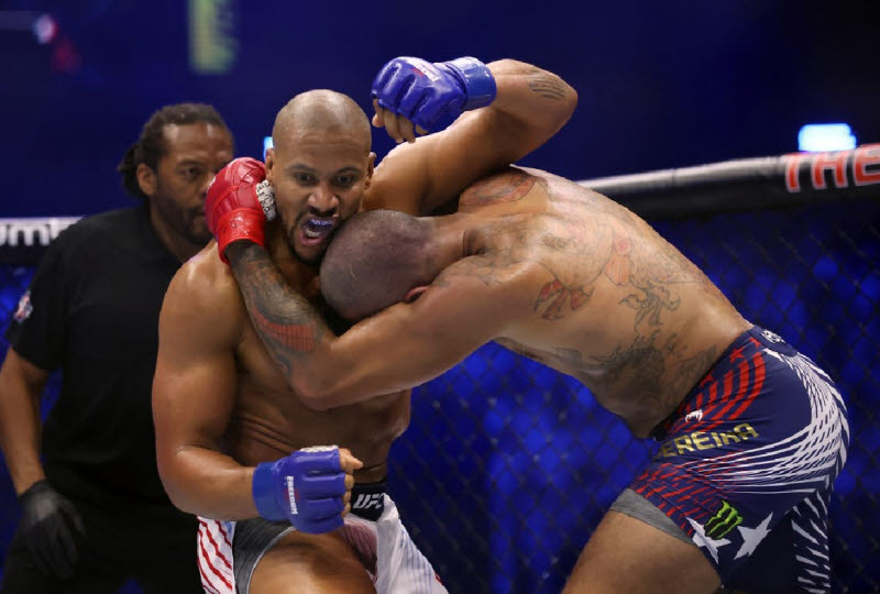 간, 백악관 UFC서 페레이라 KO…UFC 헤비급 잠정 챔피언 등극