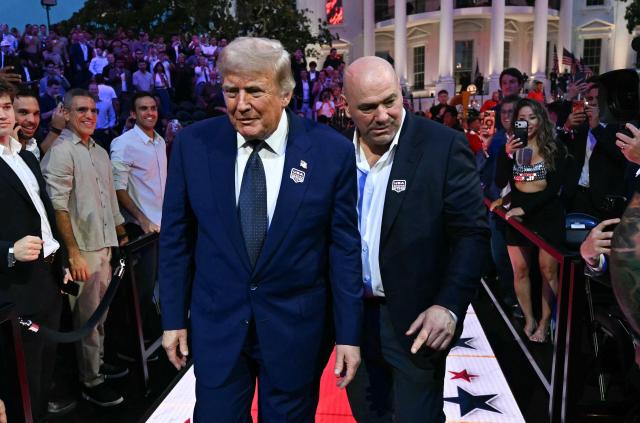 백악관 잔디밭에 놓인 UFC 옥타곤…美 건국 250주년 이례적 행사