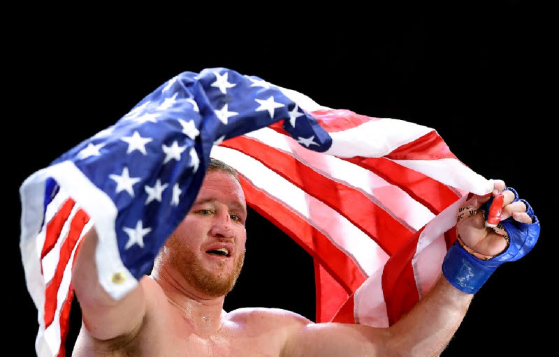 충격! 'UFC 챔피언 헌납' 토푸리아, '두 눈 퉁퉁' 심각 안면 상태…'닥터...