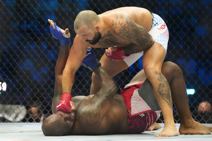 “미셸 오바마는 남자” UFC 선수 황당 발언…트럼프 팔순 행사서 논란