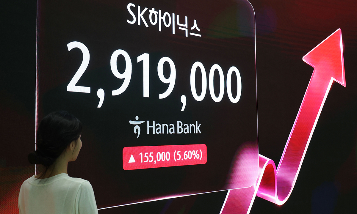 하이닉스 25년 만에 시총 1위 ‘왕좌’…금감원장 “삼닉 레버리지 드러...