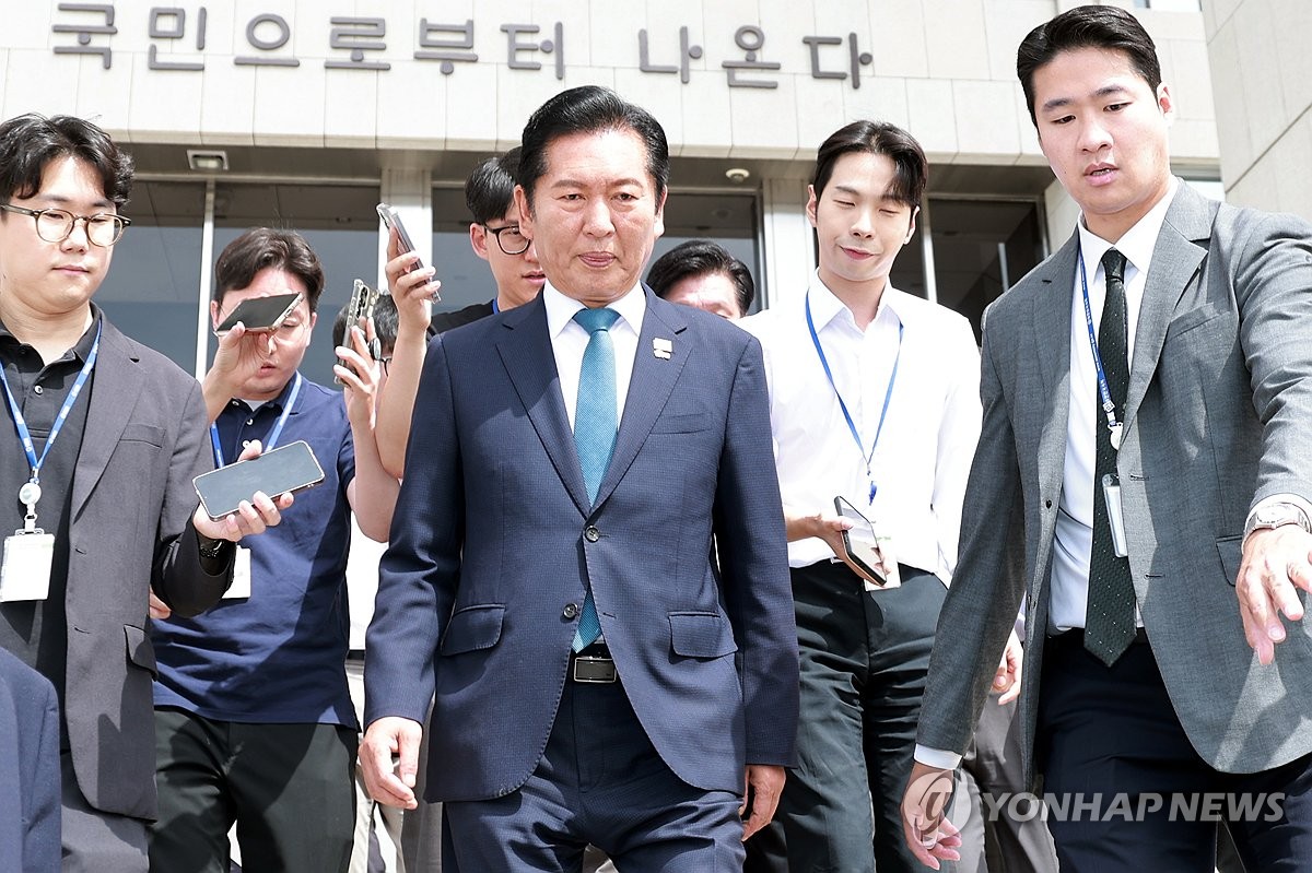 대표직 사퇴 의사 밝힌 더불어민주당 정청래 대표