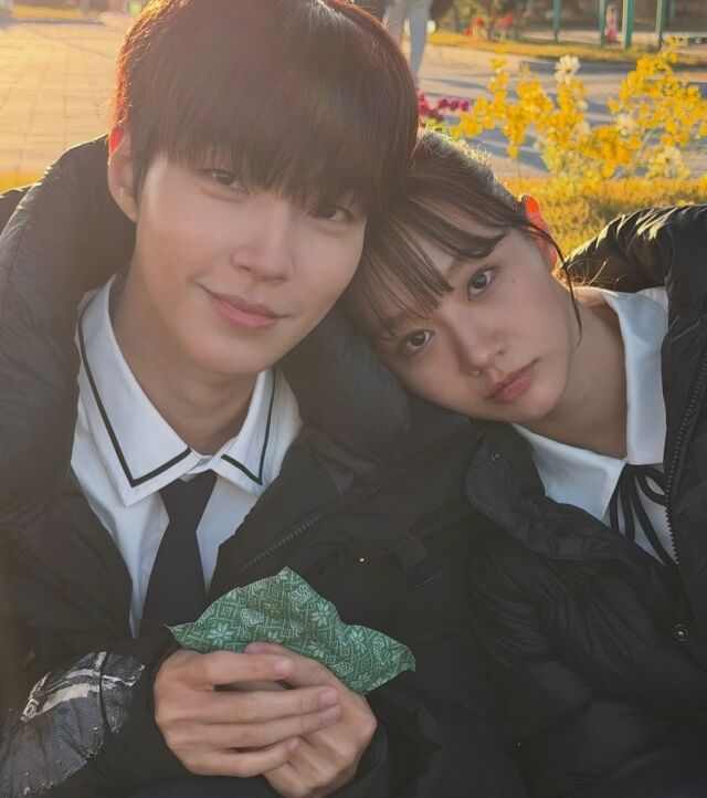 황인엽♥혜리, 교복 입고 얼굴 맞댔다…청춘 로맨스 완성