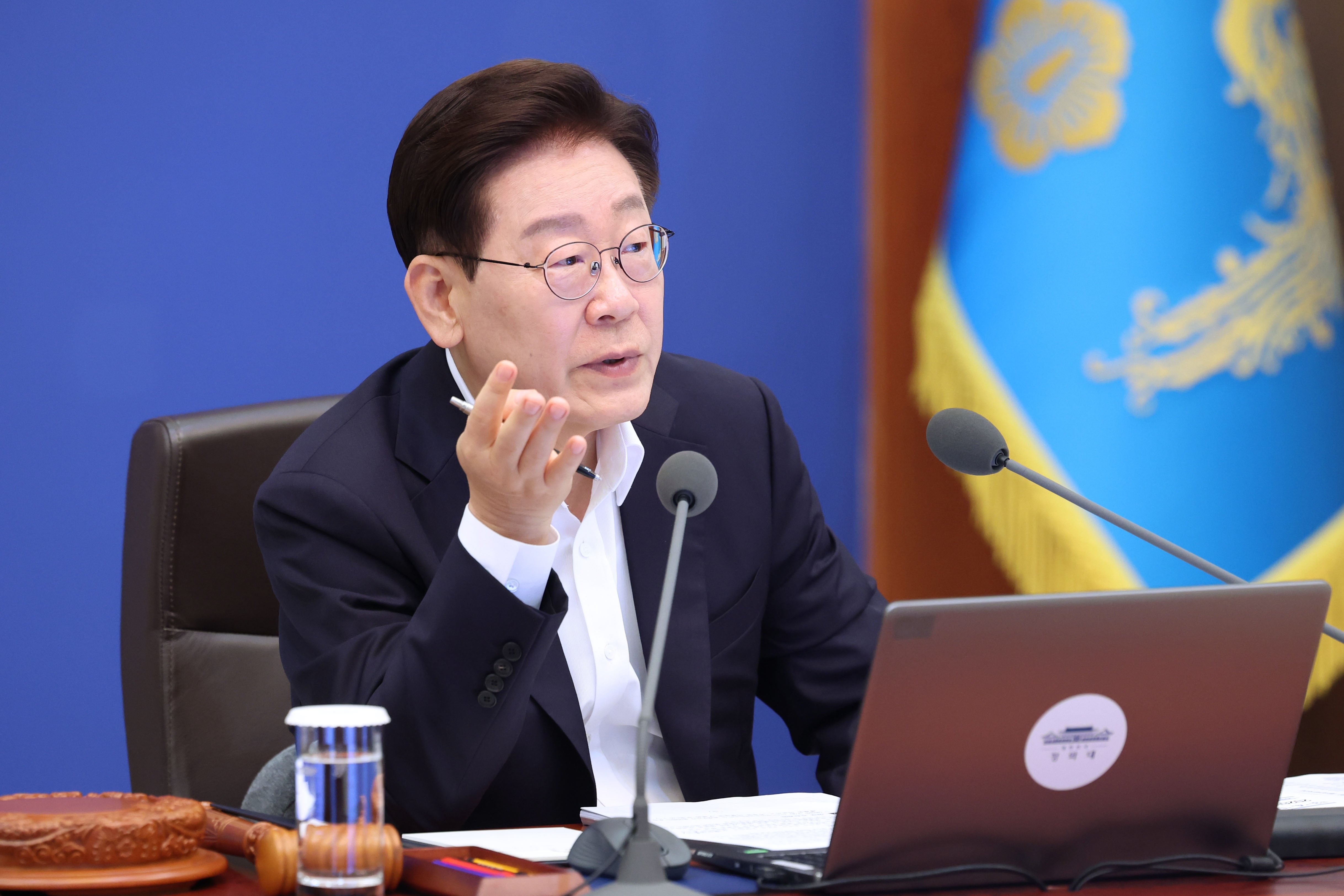 李대통령, 임신중지약물 처방 관련 “의사 재량에 맡기는 것도 방법”