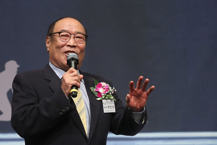40년 넘게 깨지지 않은 ‘불멸의 4할 타율’…백인천 전 감독 별세, 향년...